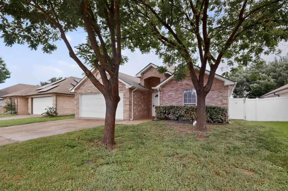 2319 Great Light Drive Dallas, TX 75228