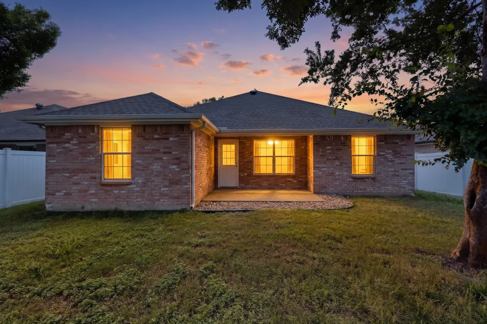 2319 Great Light Drive Dallas, TX 75228