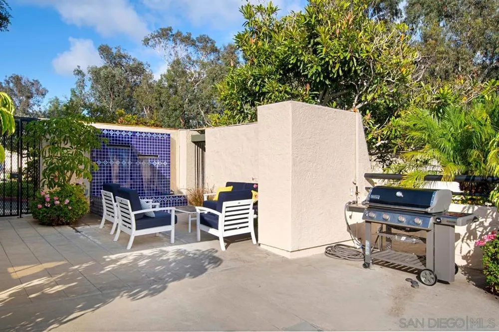 2747 Caminito Cedros Del Mar, CA 92014