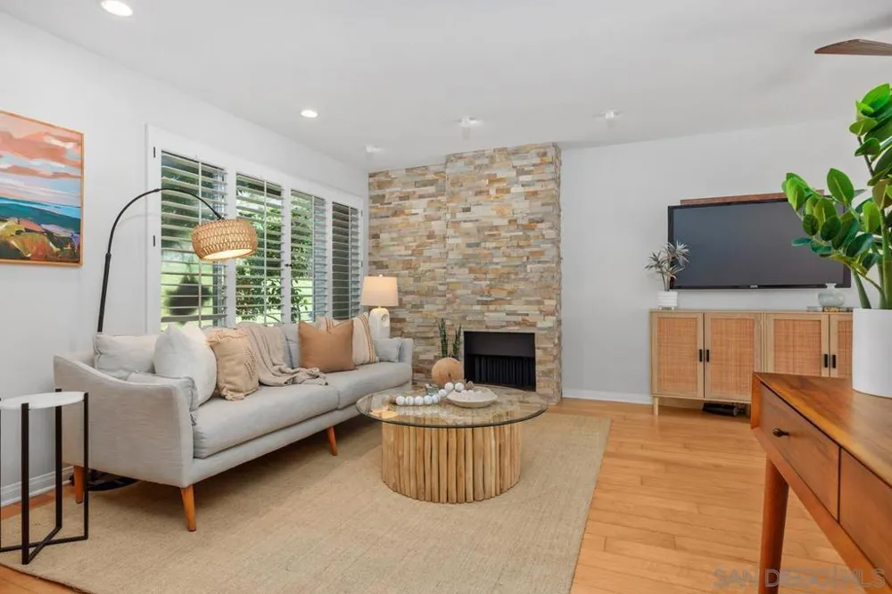 2747 Caminito Cedros Del Mar, CA 92014