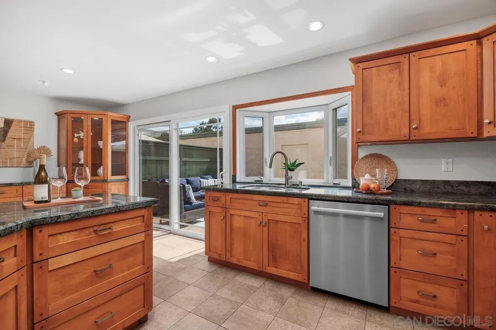 2747 Caminito Cedros Del Mar, CA 92014
