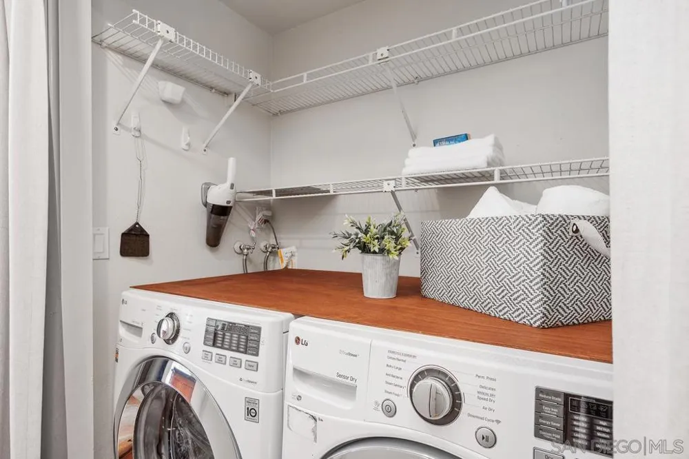 2747 Caminito Cedros Del Mar, CA 92014