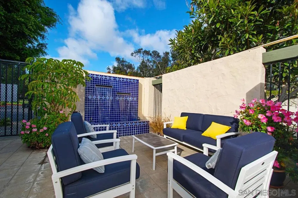 2747 Caminito Cedros Del Mar, CA 92014