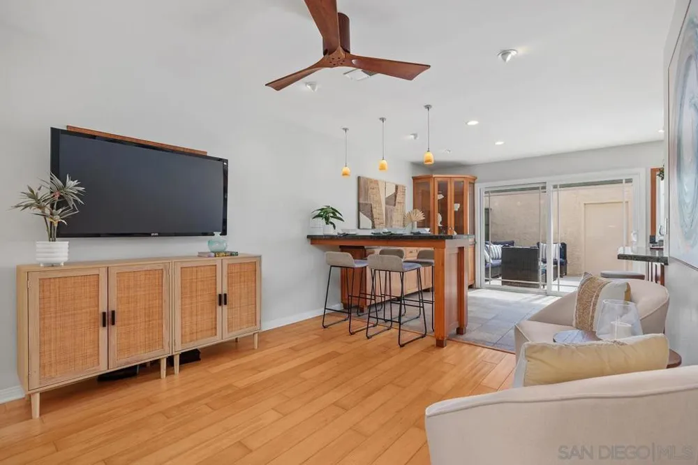 2747 Caminito Cedros Del Mar, CA 92014