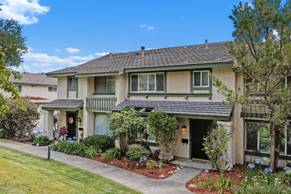 2747 Caminito Cedros Del Mar, CA 92014