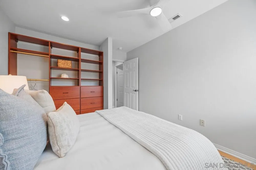 2747 Caminito Cedros Del Mar, CA 92014