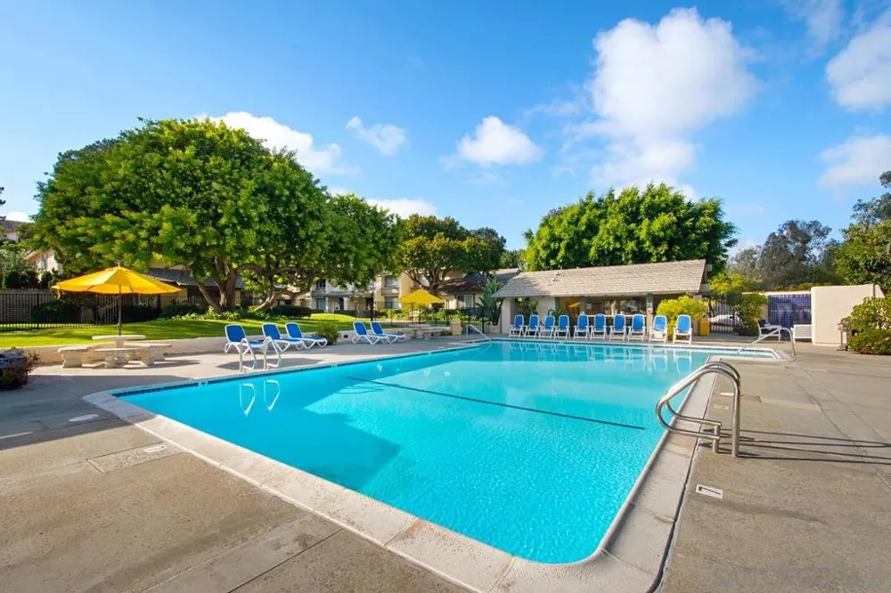 2747 Caminito Cedros Del Mar, CA 92014
