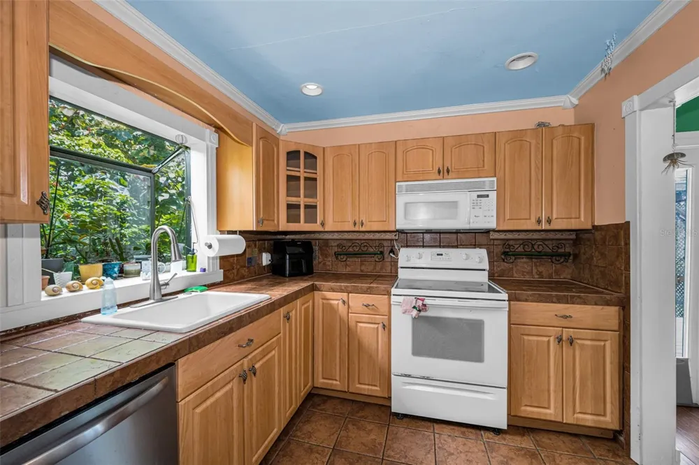 4994 17TH AVENUE St Petersburg, FL 33710