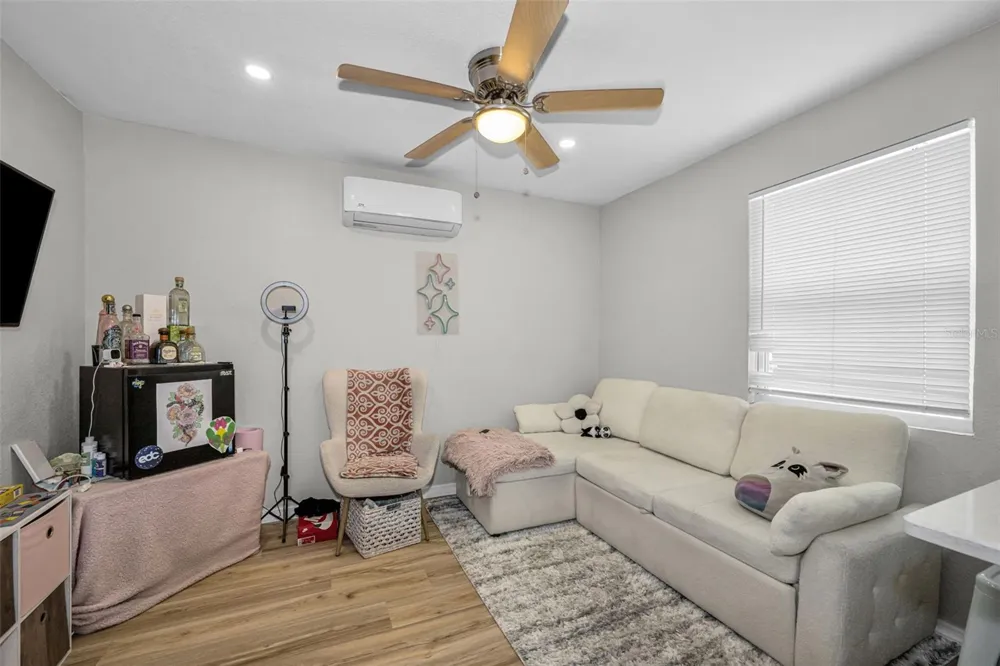 4994 17TH AVENUE St Petersburg, FL 33710