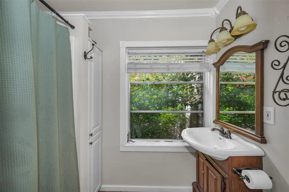 4994 17TH AVENUE St Petersburg, FL 33710