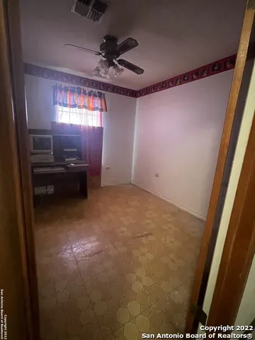 544 Scott St Asherton, TX 78827