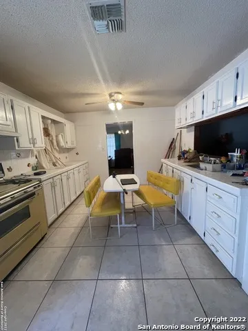 544 Scott St Asherton, TX 78827