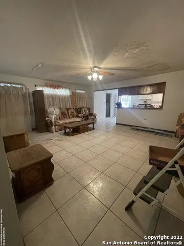 544 Scott St Asherton, TX 78827