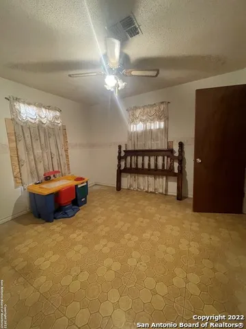 544 Scott St Asherton, TX 78827