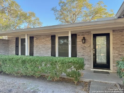 1104 Newhall