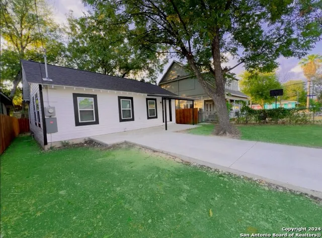 2323 N Elmendorf St San Antonio, TX 78201