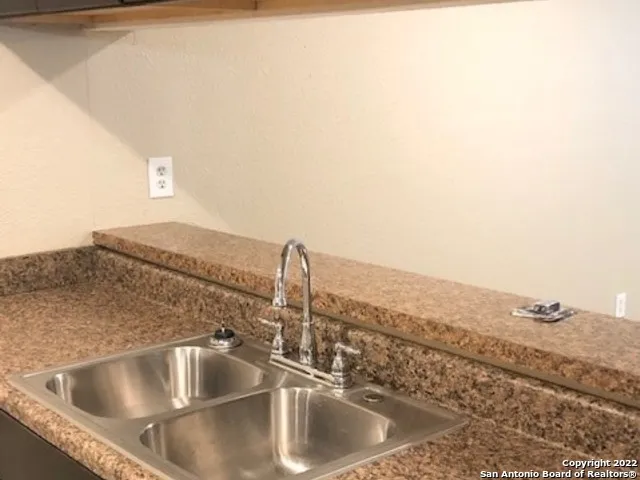 542 DUKEWAY Unit 1 Universal City, TX 78148