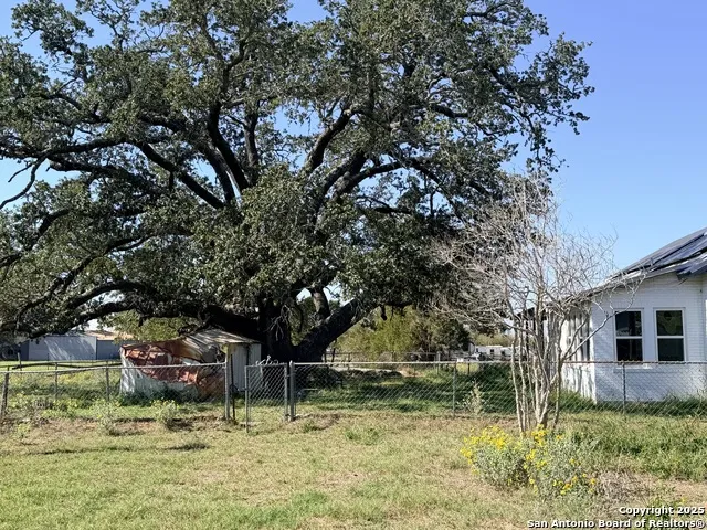 2880 2nd Pleasanton, TX 78064