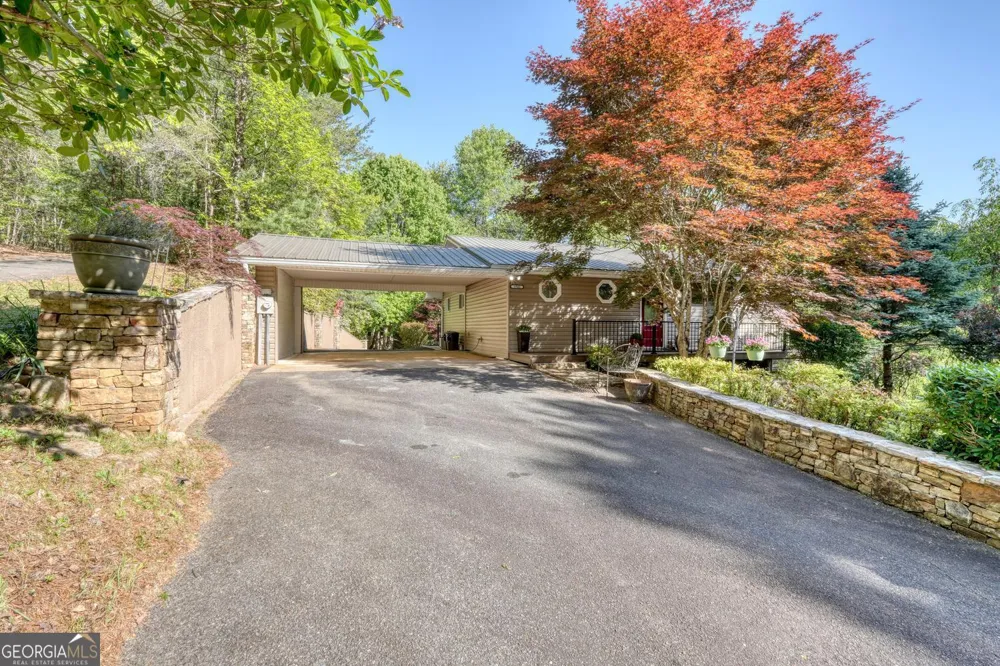 5940 Jackson LN Young Harris, GA 30582
