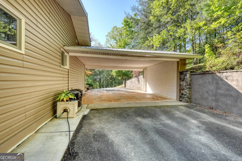 5940 Jackson LN Young Harris, GA 30582