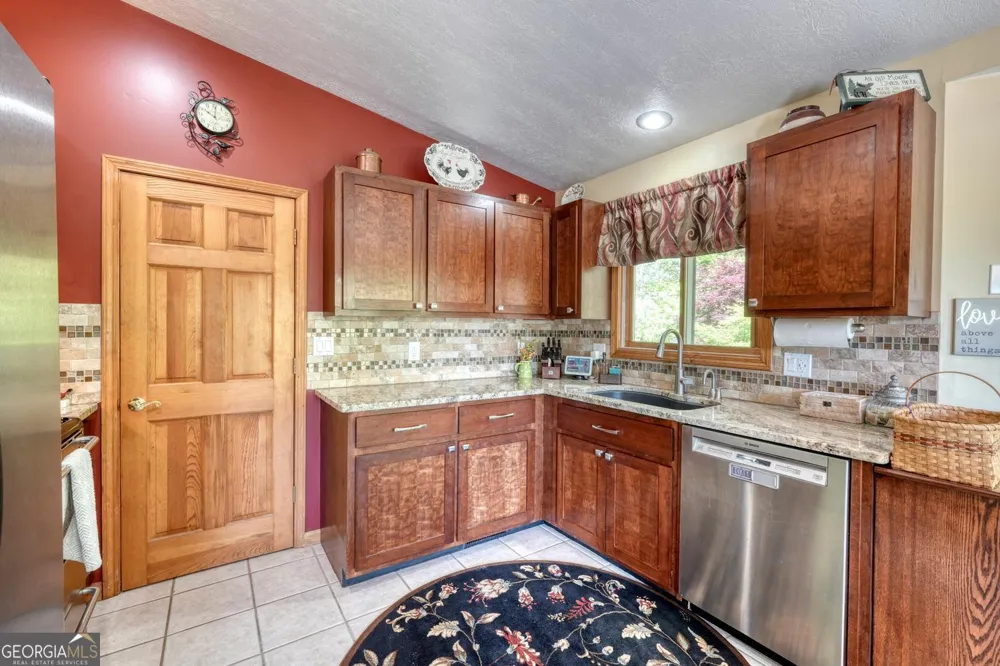 5940 Jackson LN Young Harris, GA 30582