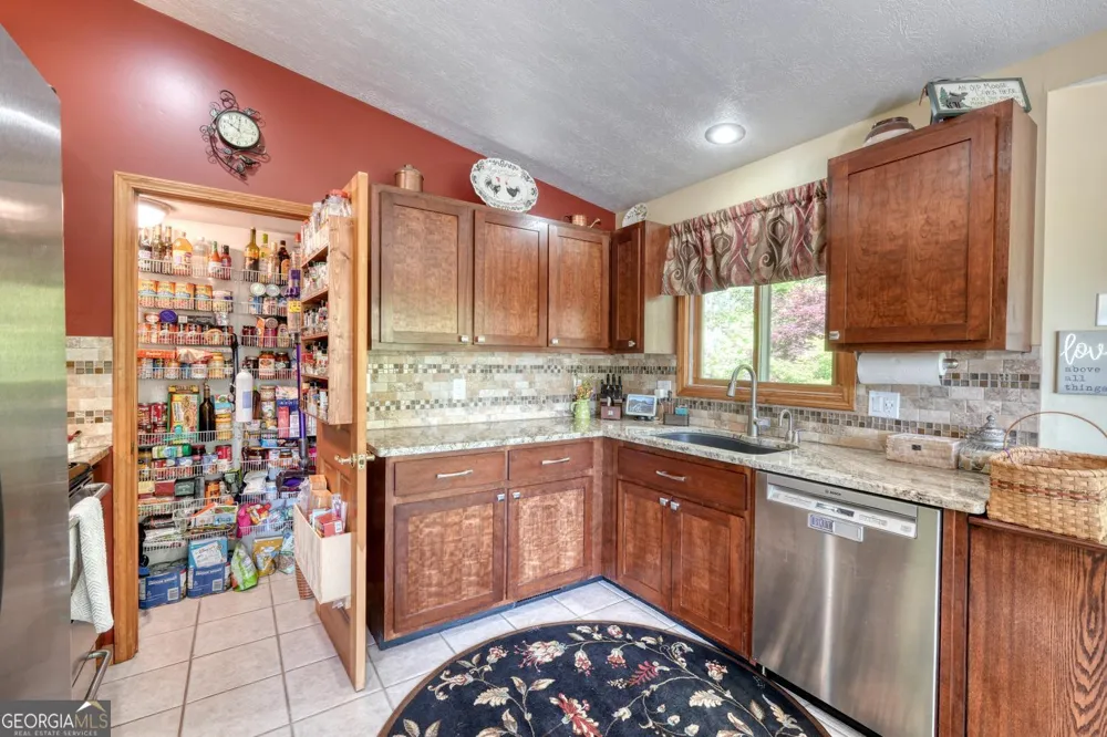 5940 Jackson LN Young Harris, GA 30582