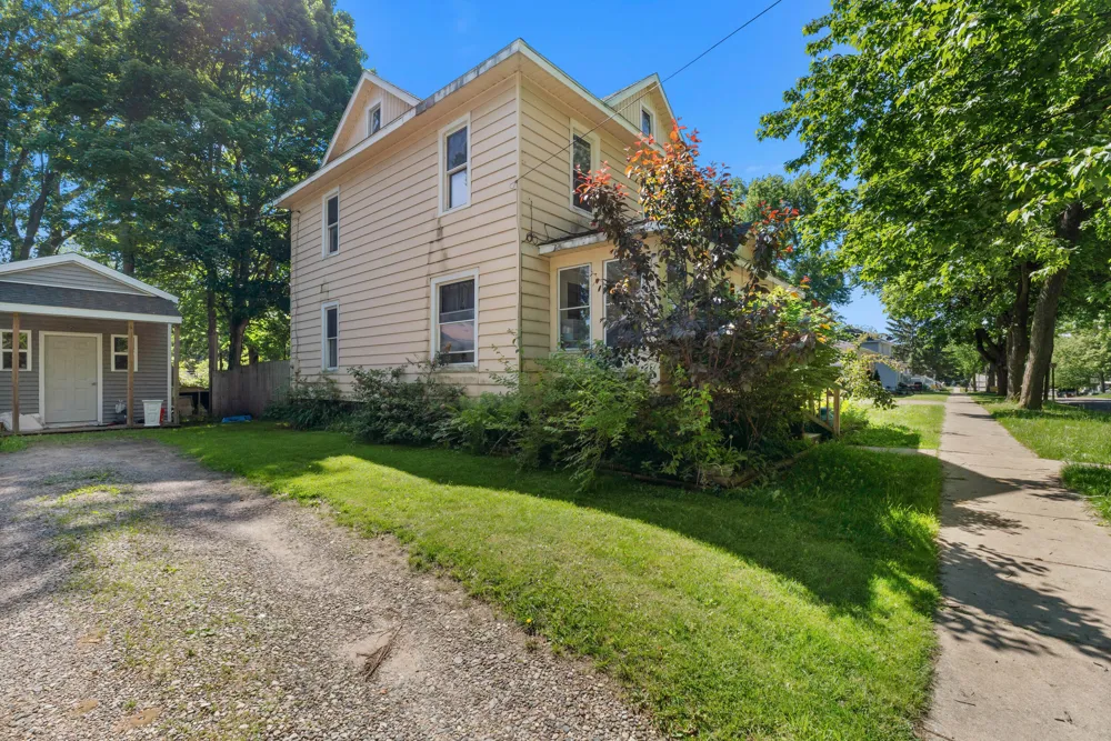 119 S Manning Street Hillsdale, MI 49242