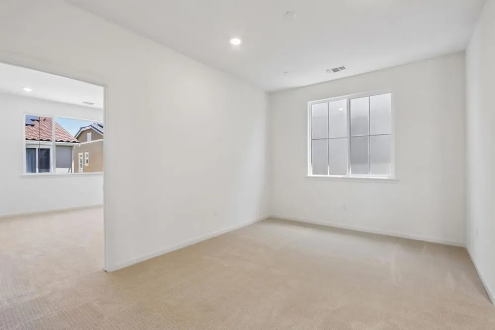 2221 Daisy Drive Hollister, CA 95023