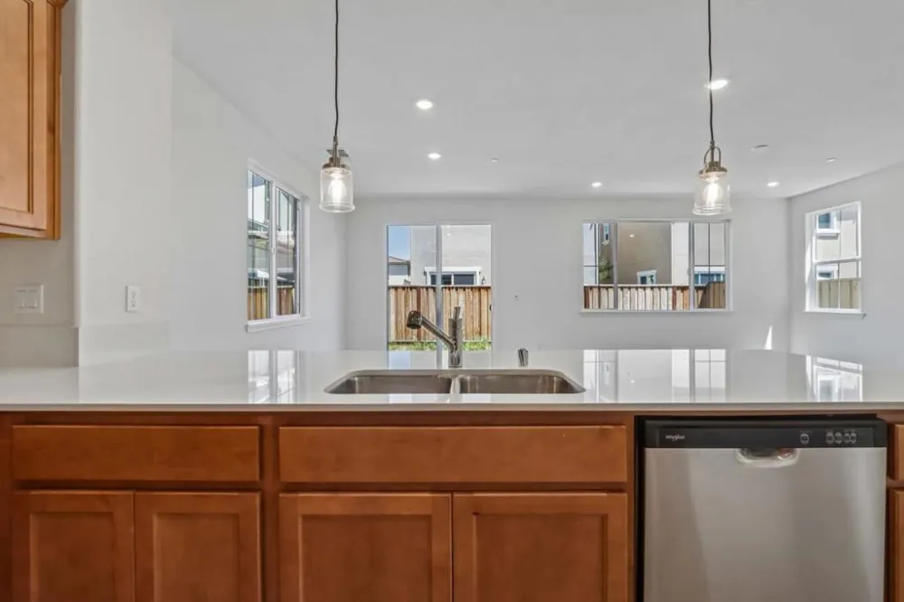 2221 Daisy Drive Hollister, CA 95023