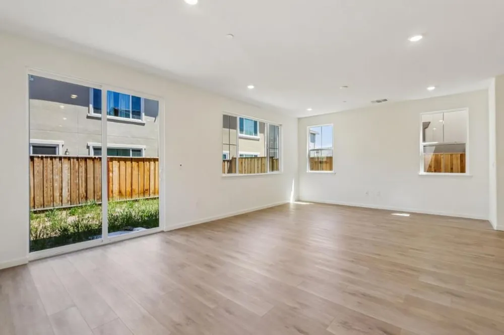 2221 Daisy Drive Hollister, CA 95023