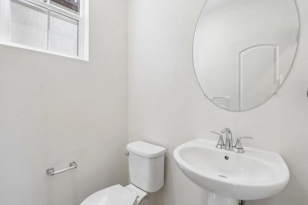 2221 Daisy Drive Hollister, CA 95023