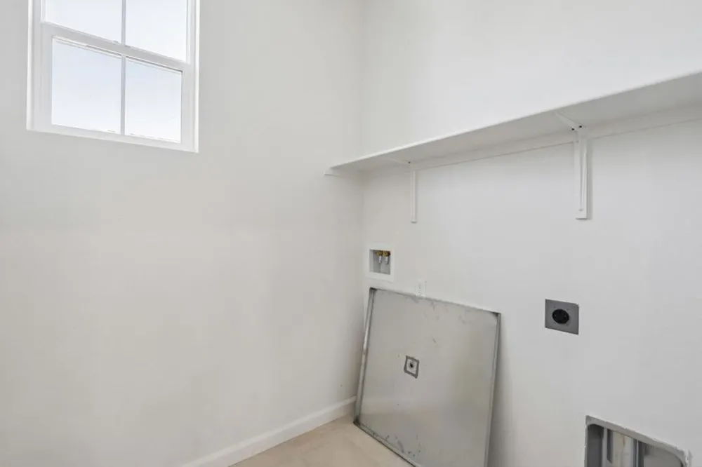 2221 Daisy Drive Hollister, CA 95023