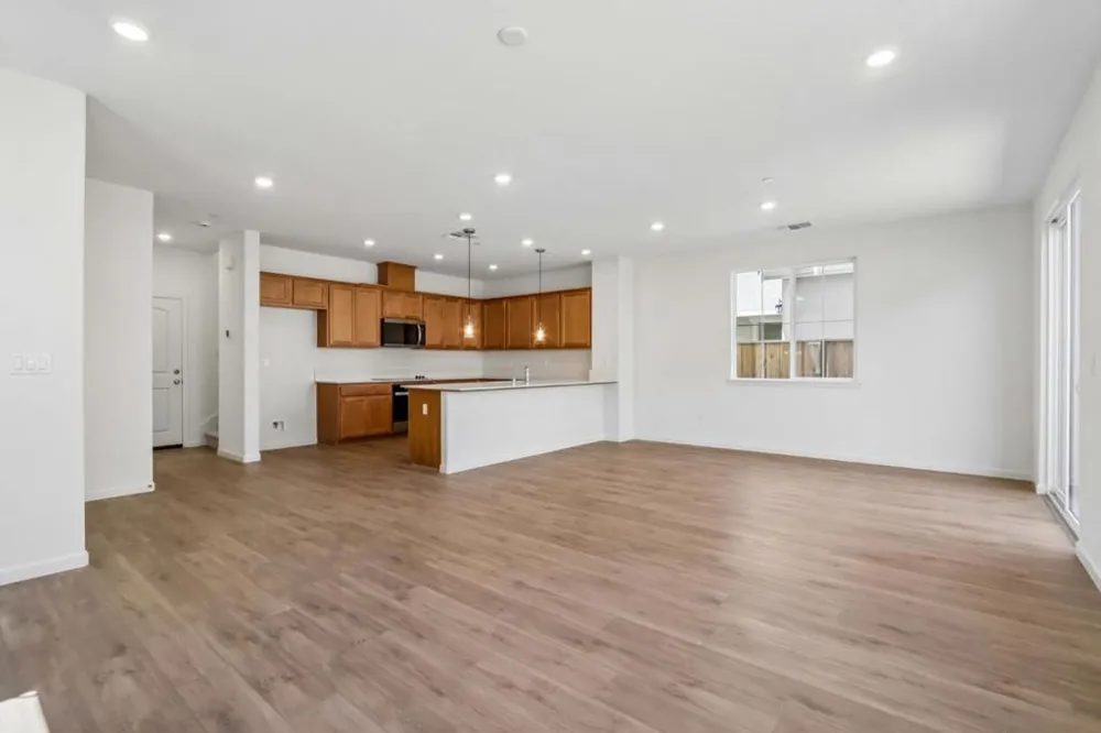 2221 Daisy Drive Hollister, CA 95023