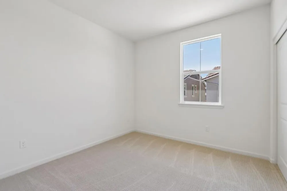 2221 Daisy Drive Hollister, CA 95023