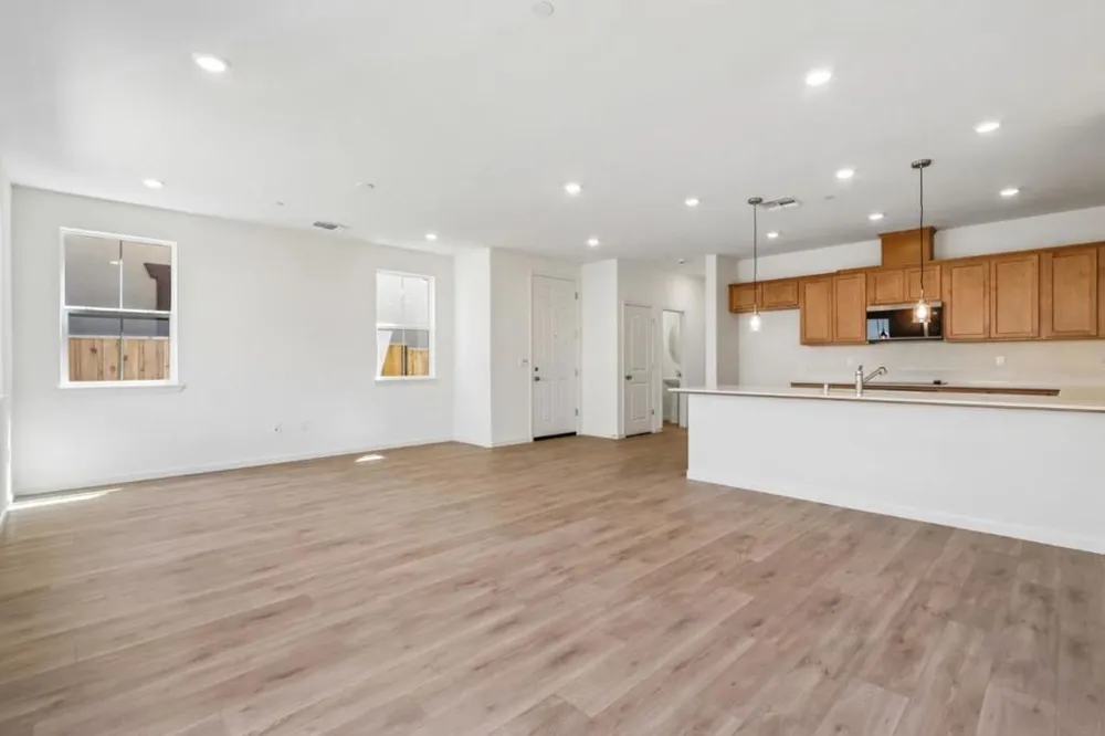 2221 Daisy Drive Hollister, CA 95023