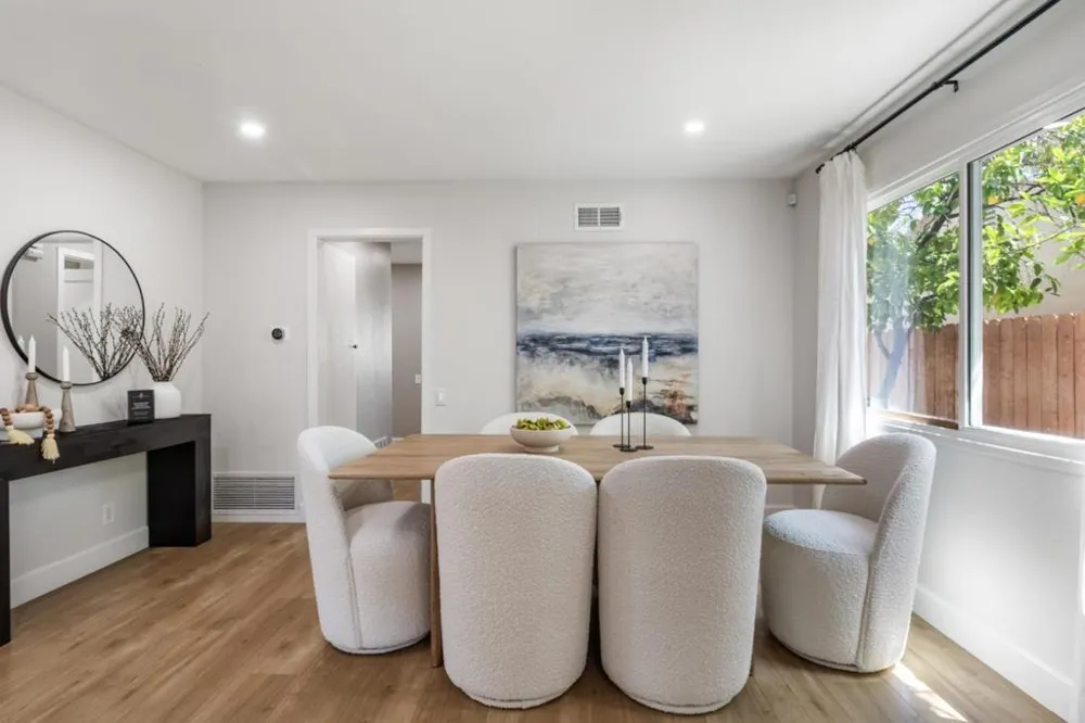 24022 Vanowen Street West Hills, CA 91307