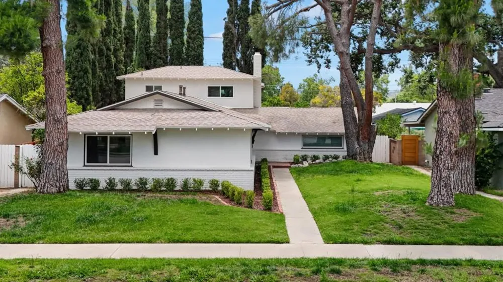 24022 Vanowen Street West Hills, CA 91307