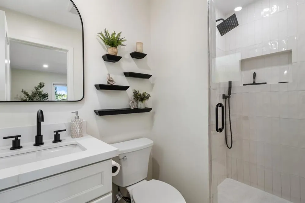 24022 Vanowen Street West Hills, CA 91307