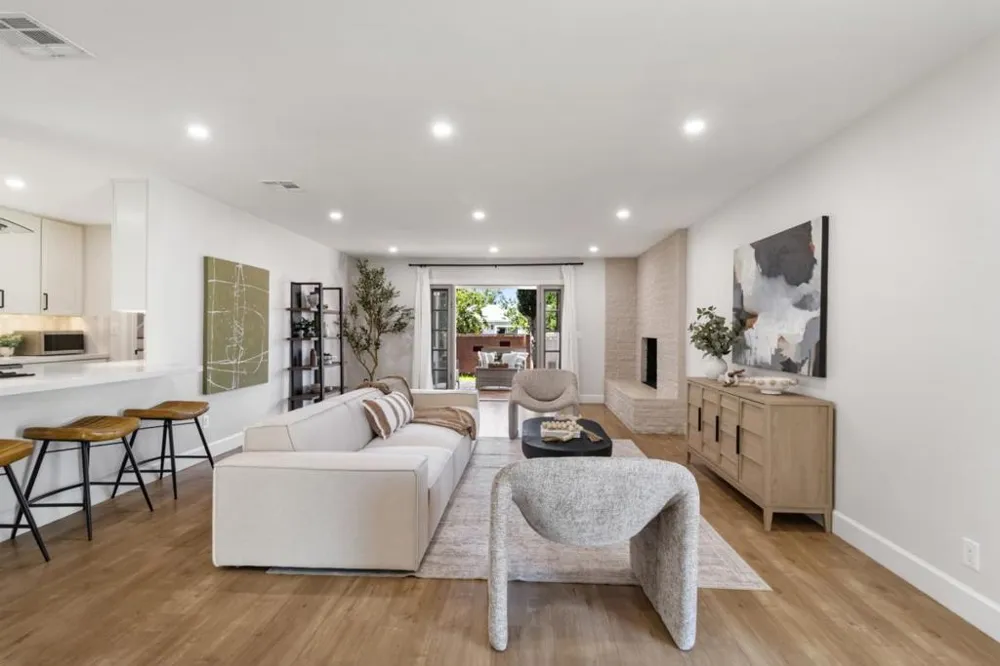 24022 Vanowen Street West Hills, CA 91307
