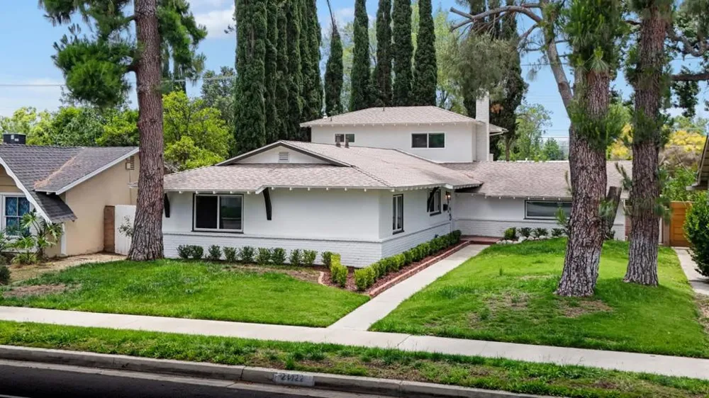 24022 Vanowen Street West Hills, CA 91307