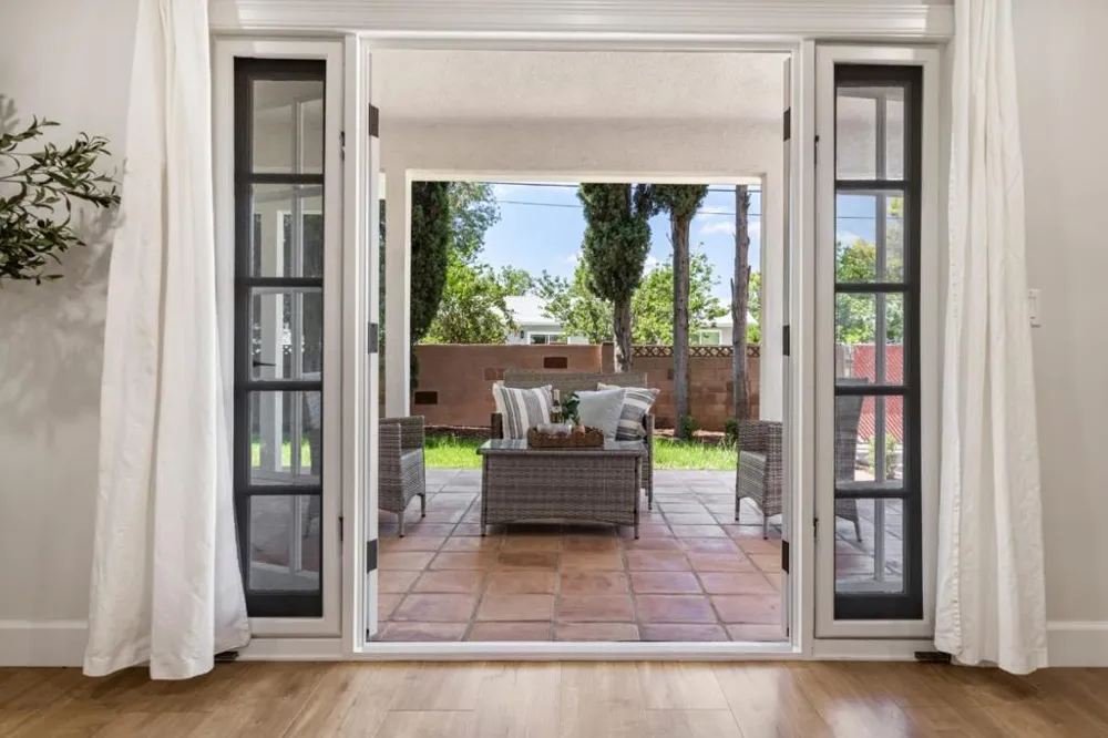24022 Vanowen Street West Hills, CA 91307