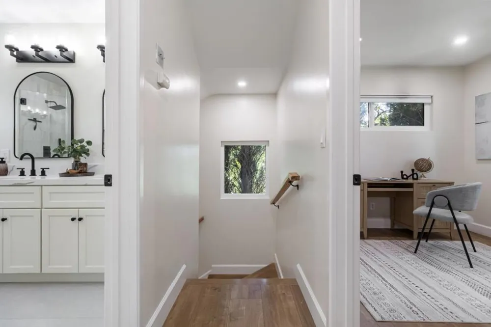 24022 Vanowen Street West Hills, CA 91307