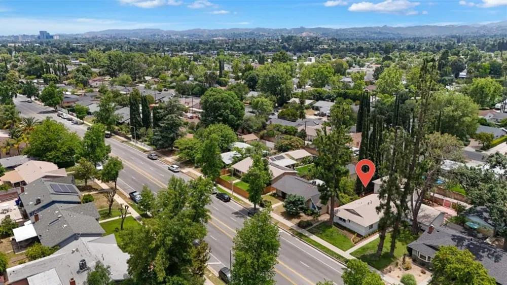 24022 Vanowen Street West Hills, CA 91307