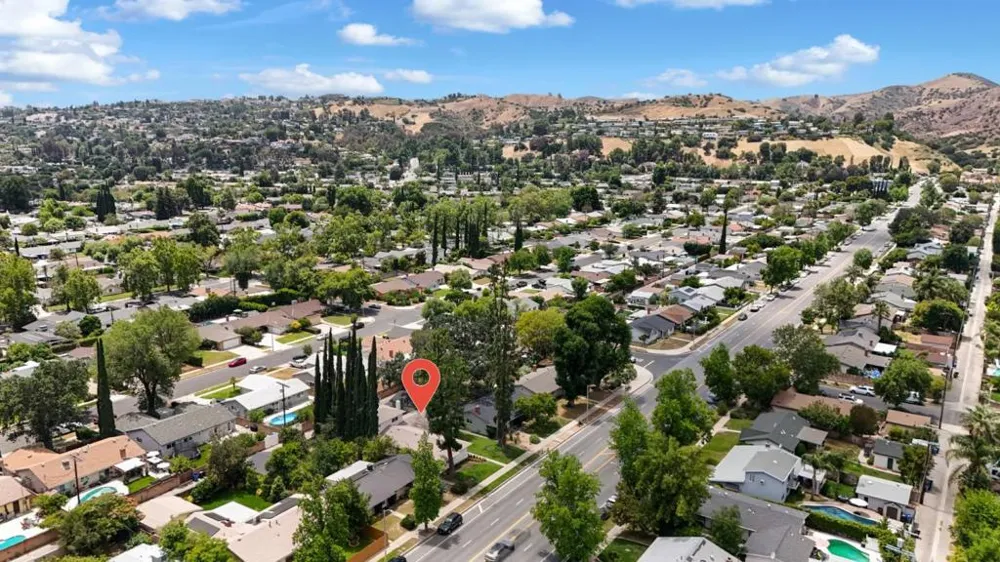 24022 Vanowen Street West Hills, CA 91307
