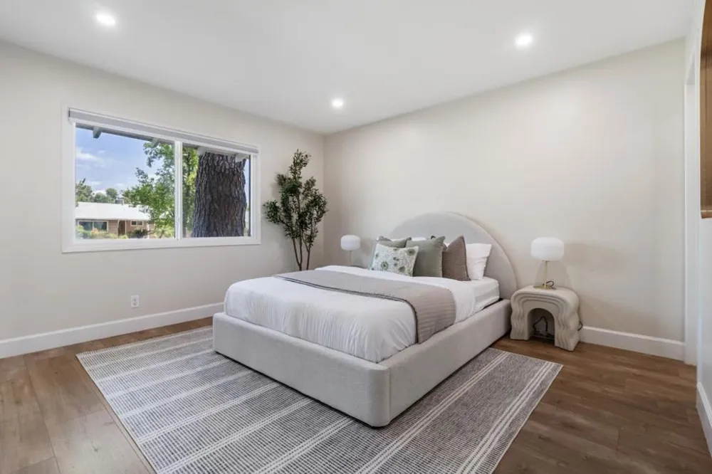 24022 Vanowen Street West Hills, CA 91307