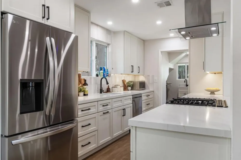 24022 Vanowen Street West Hills, CA 91307