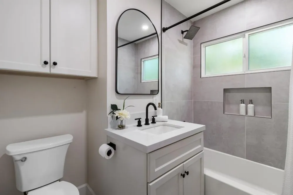 24022 Vanowen Street West Hills, CA 91307