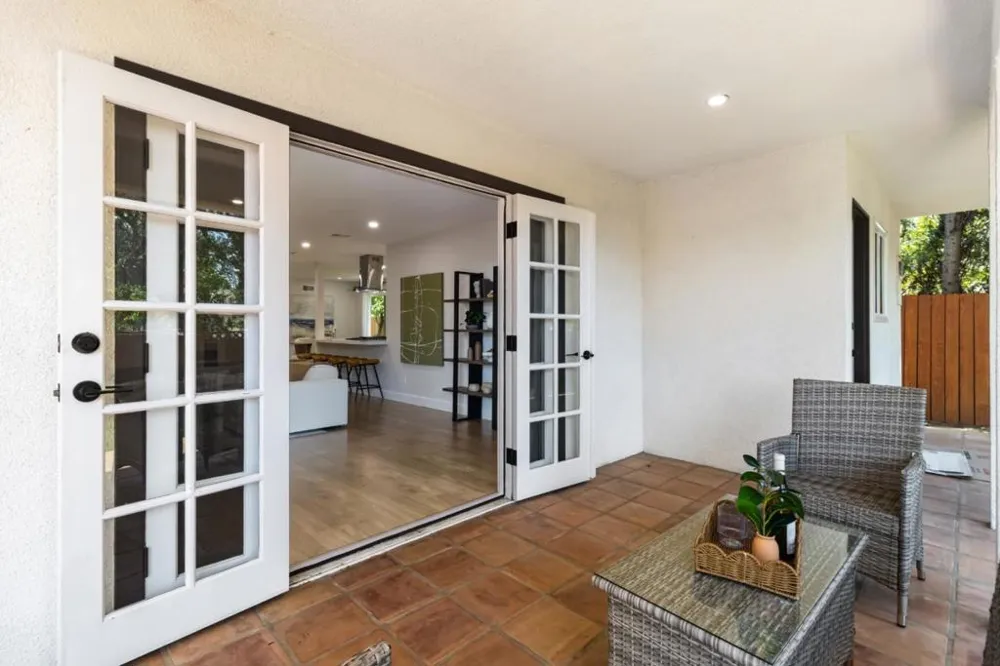 24022 Vanowen Street West Hills, CA 91307