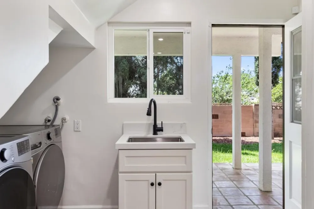 24022 Vanowen Street West Hills, CA 91307