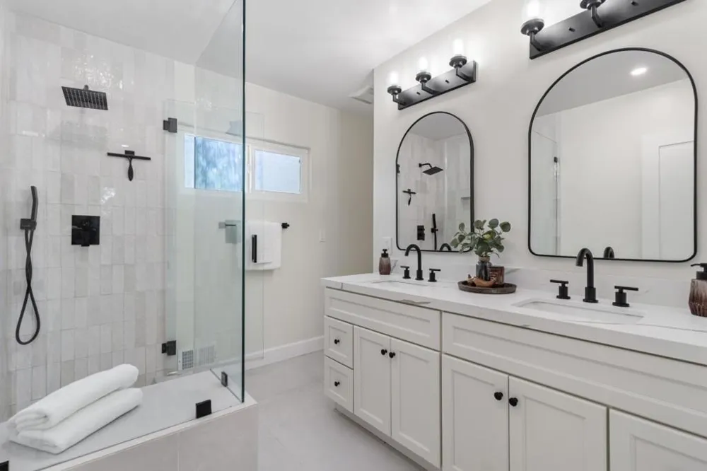 24022 Vanowen Street West Hills, CA 91307